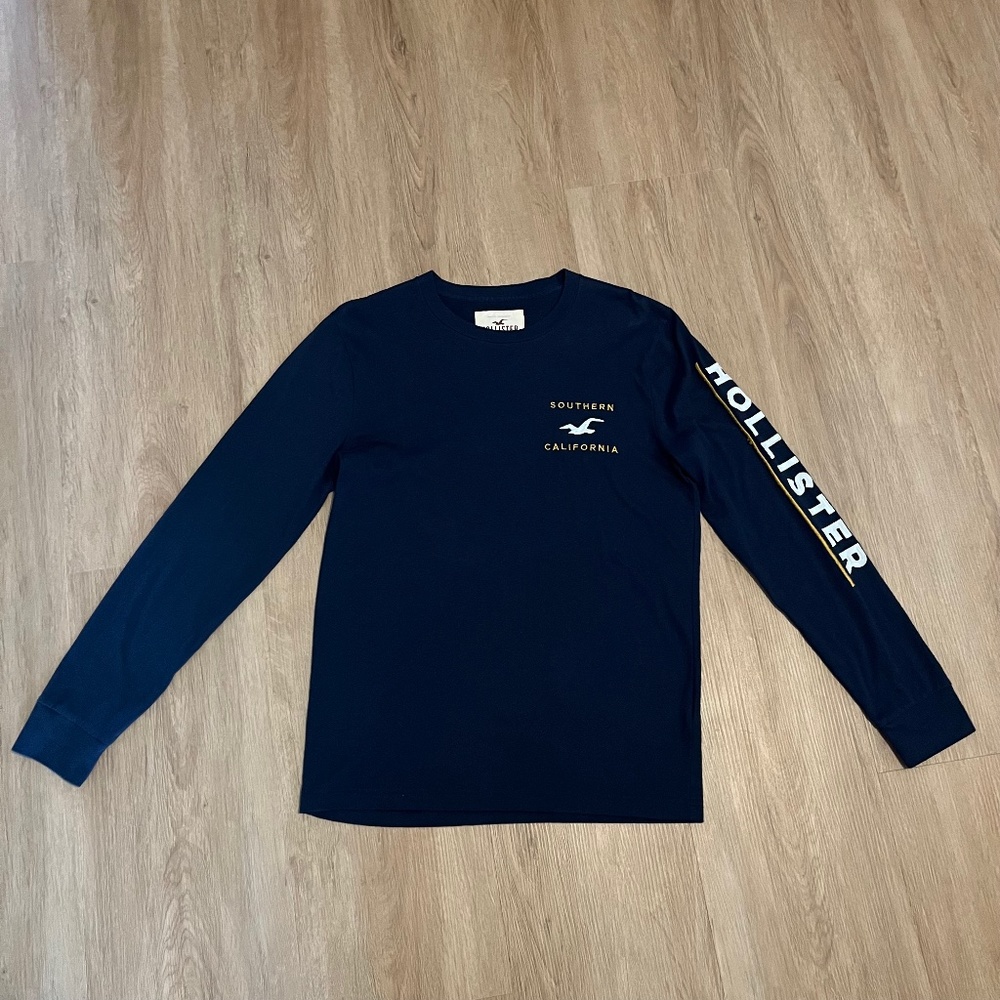Hollister Embroidered Logo Long Sleeve Shirt/Si…